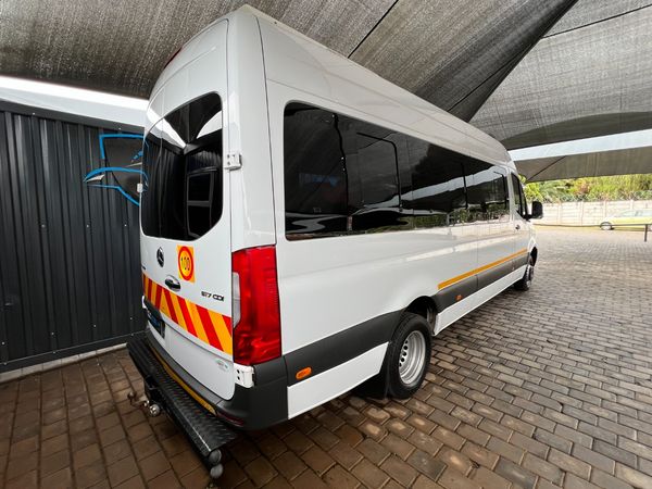 2023-Mercedes-Benz-Sprinter-517-20-CDI-Long-Auto-17-Seat-Luxury image:1