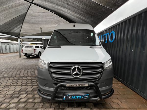2023-Mercedes-Benz-Sprinter-517-20-CDI-Long-Auto-17-Seat-Luxury image:3