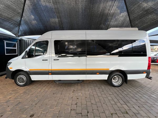 2023-Mercedes-Benz-Sprinter-517-20-CDI-Long-Auto-17-Seat-Luxury image:5