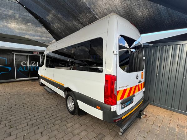 2023-Mercedes-Benz-Sprinter-517-20-CDI-Long-Auto-17-Seat-Luxury image:7