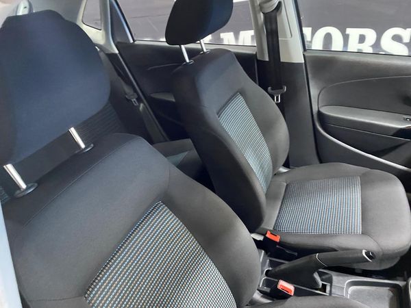 2022-Volkswagen-Polo-Vivo-16-Comfortline-Auto-5-dr image:9