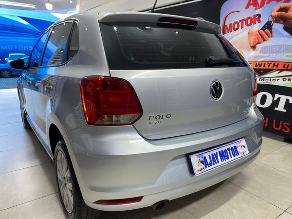 2022-Volkswagen-Polo-Vivo-16-Comfortline-Auto-5-dr image:3