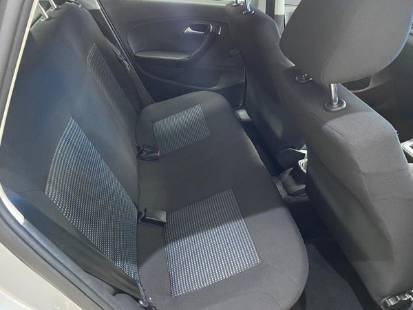 2022-Volkswagen-Polo-Vivo-16-Comfortline-Auto-5-dr image:8