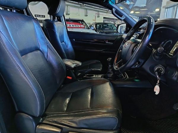2018-Toyota-Hilux-28-GD-6-Raised-Body-Raider-Extended-Cab image:3