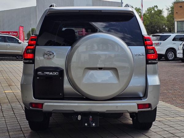 2024-Toyota-Land-Cruiser-Prado-28-GD-VX-L-Auto image:5
