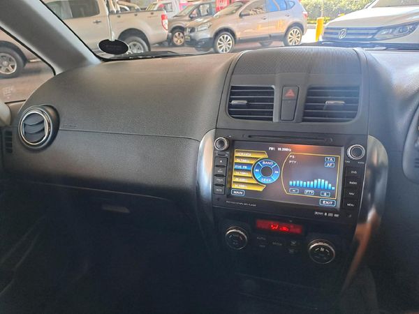 2012-Suzuki-SX4-20-Auto image:10