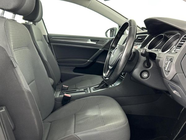 2017-Volkswagen-Golf-VII-14-TSI-Comfortline-Auto image:9