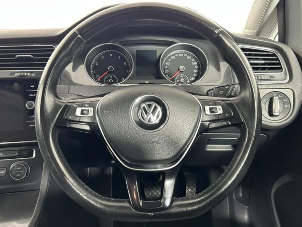 2017-Volkswagen-Golf-VII-14-TSI-Comfortline-Auto image:12
