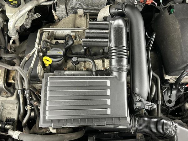 2017-Volkswagen-Golf-VII-14-TSI-Comfortline-Auto image:13