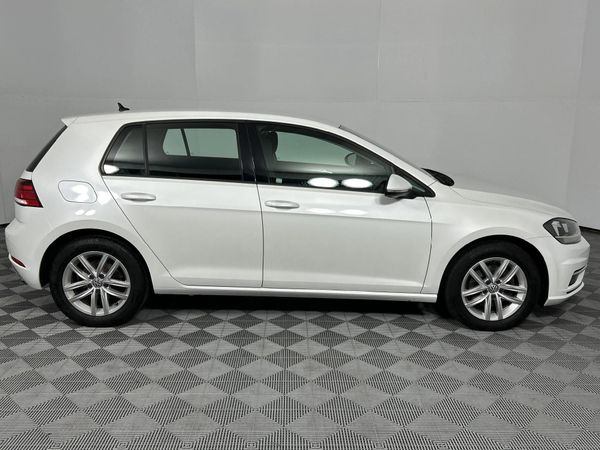2017-Volkswagen-Golf-VII-14-TSI-Comfortline-Auto image:17