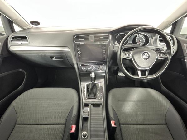 2017-Volkswagen-Golf-VII-14-TSI-Comfortline-Auto image:1