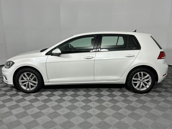 2017-Volkswagen-Golf-VII-14-TSI-Comfortline-Auto image:19