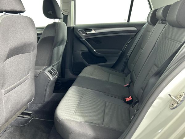2017-Volkswagen-Golf-VII-14-TSI-Comfortline-Auto image:3