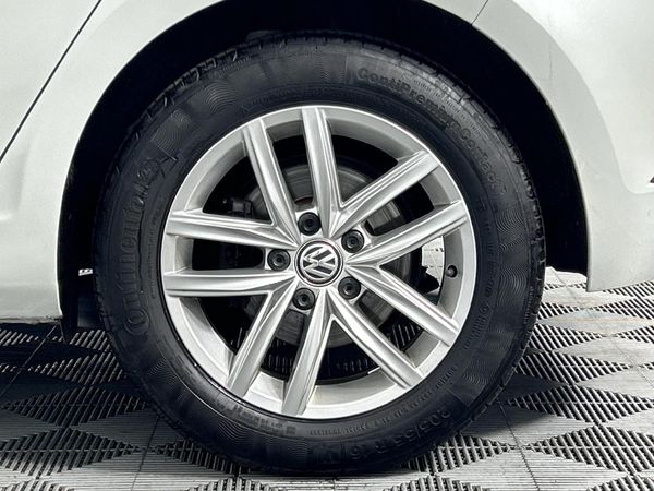 2017-Volkswagen-Golf-VII-14-TSI-Comfortline-Auto image:6