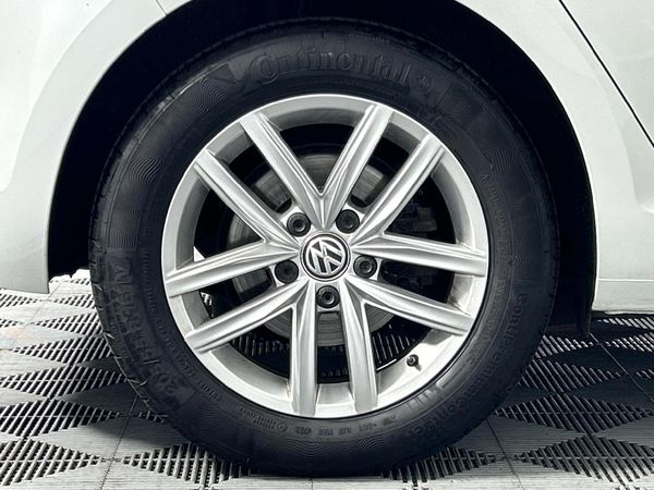 2017-Volkswagen-Golf-VII-14-TSI-Comfortline-Auto image:7