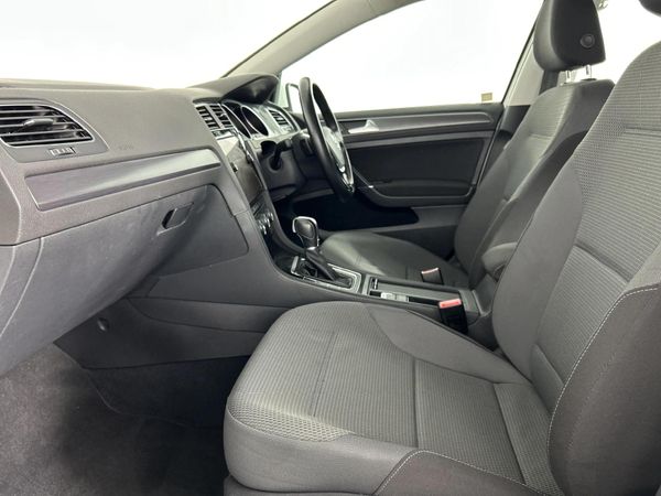 2017-Volkswagen-Golf-VII-14-TSI-Comfortline-Auto image:8