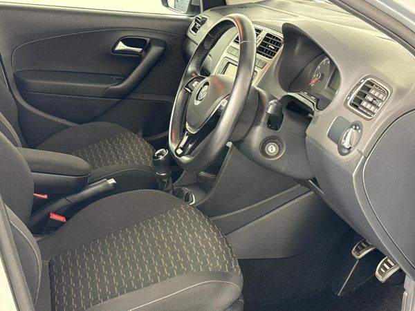 2019-Volkswagen-Polo-Vivo-16-Maxx-5-dr image:9