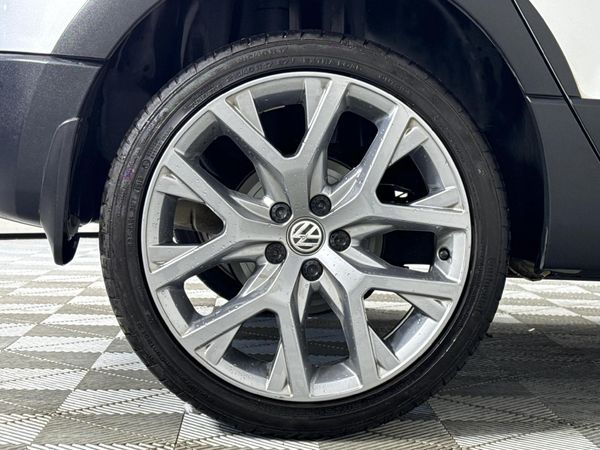 2019-Volkswagen-Polo-Vivo-16-Maxx-5-dr image:6