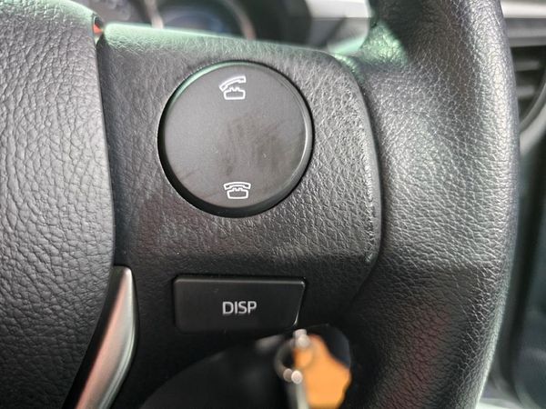 2015-Toyota-Corolla-14-D-Prestige image:16