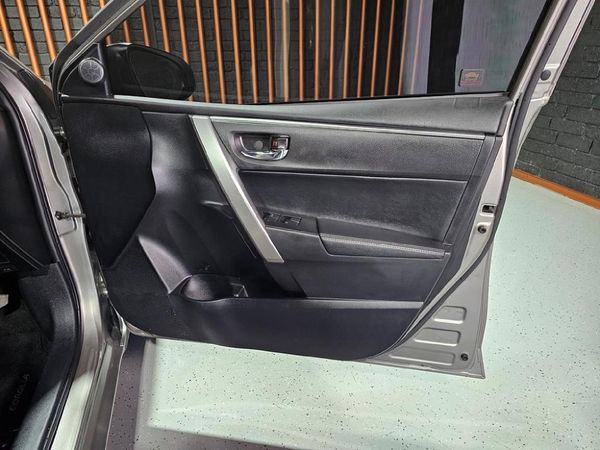 2015-Toyota-Corolla-14-D-Prestige image:6