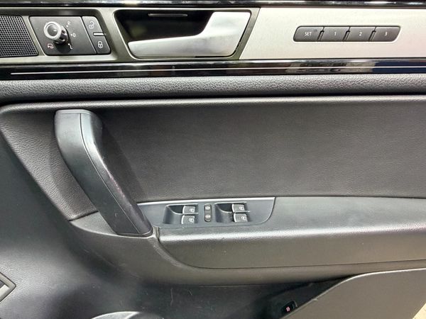2014-Volkswagen-Touareg-30-V6-TDI-Auto-Bluemotion-180kW image:18