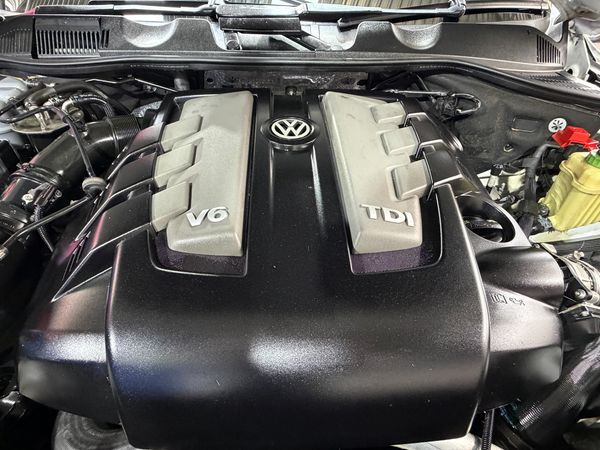 2014-Volkswagen-Touareg-30-V6-TDI-Auto-Bluemotion-180kW image:19