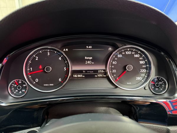 2014-Volkswagen-Touareg-30-V6-TDI-Auto-Bluemotion-180kW image:22