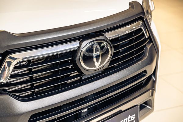 2024-Toyota-Hilux-28-GD-6-Raised-Body-Legend-Auto-Double-Cab image:3