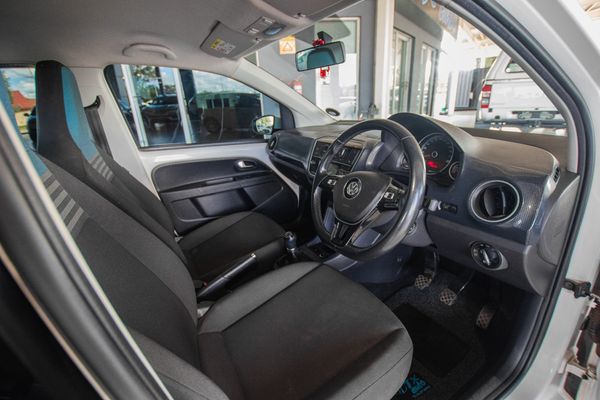 2017-Volkswagen-Up-Move-Up-10-5-dr image:7