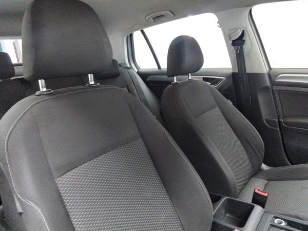 2019-Volkswagen-Golf-VII-10-TSI-Trendline image:14