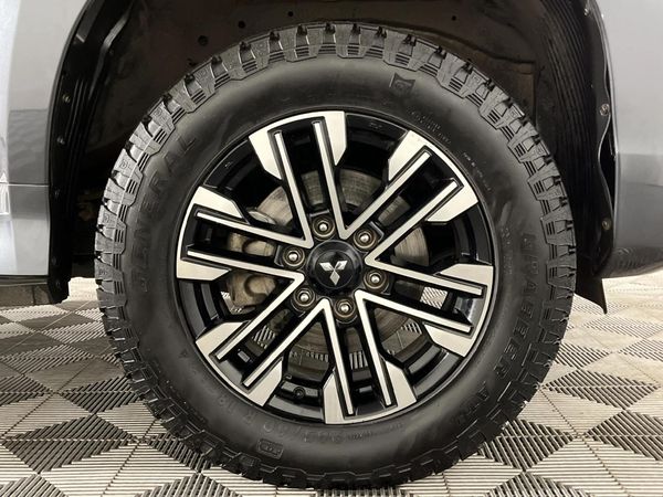 2021-Mitsubishi-Pajero-Sport-24D-4x4-Exceed-Auto image:5