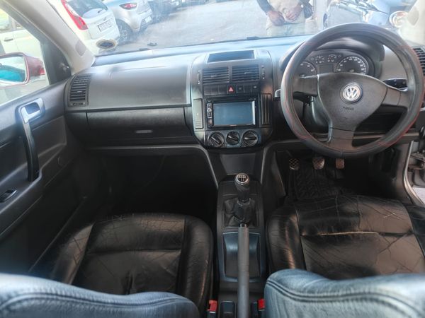 2007-Volkswagen-Polo-14-Trendline image:11