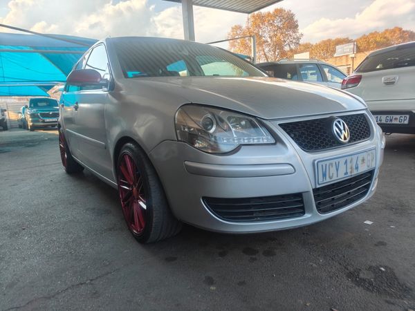 2007-Volkswagen-Polo-14-Trendline image:1