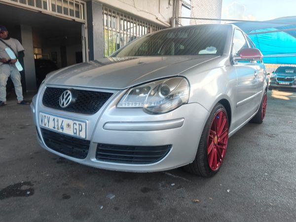2007-Volkswagen-Polo-14-Trendline image:4