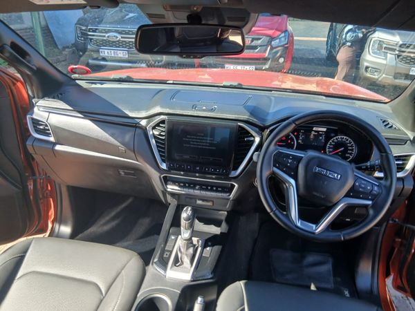 2023-Isuzu-D-Max-30-DDI-V-Cross-HR-Auto-Double-Cab image:6