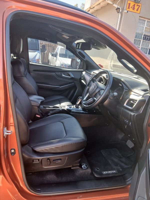 2023-Isuzu-D-Max-30-DDI-V-Cross-HR-Auto-Double-Cab image:7