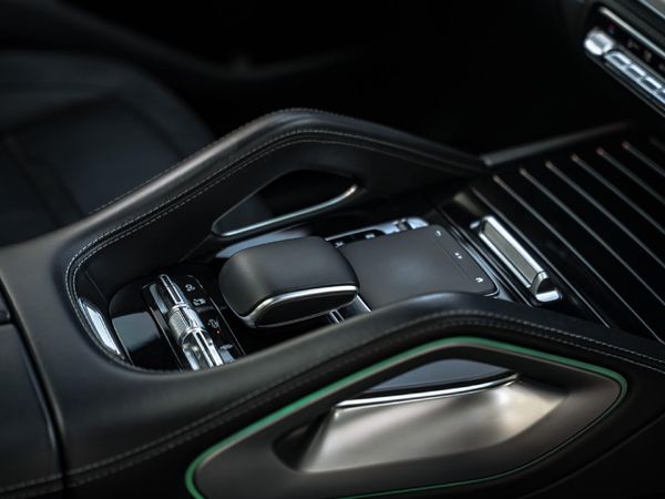 2021-Mercedes-AMG-GLE-63-S-AMG-4Matic image:13