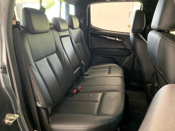 2021-Isuzu-D-Max-300-LX-Auto-Double-Cab image:11