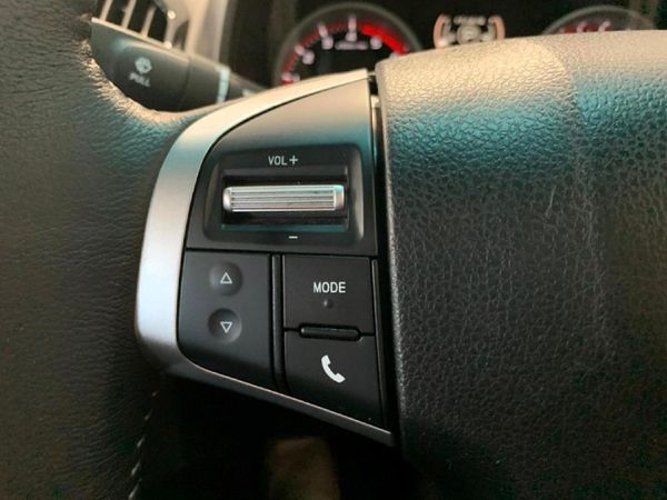 2021-Isuzu-D-Max-300-LX-Auto-Double-Cab image:17