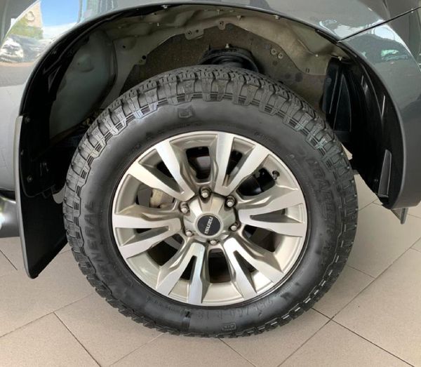 2021-Isuzu-D-Max-300-LX-Auto-Double-Cab image:5