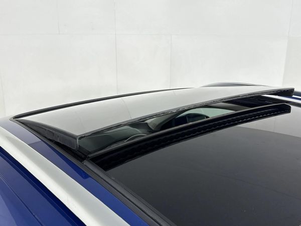 2022-Volkswagen-T-Roc-20-TSI-Design-4Mot-Auto image:10
