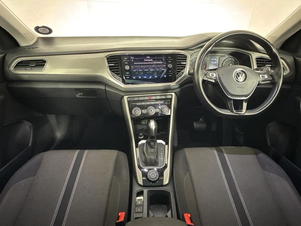 2022-Volkswagen-T-Roc-20-TSI-Design-4Mot-Auto image:1