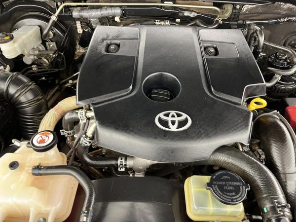 2019-Toyota-Hilux-28-GD-6-GR-S-4x4-Auto-Double-Cab image:12