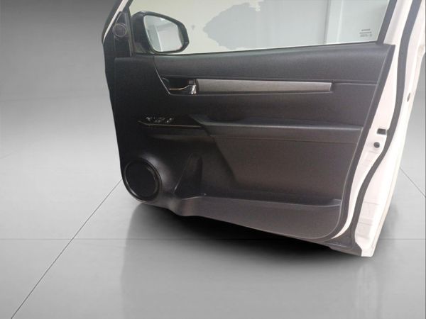 2022-Toyota-Hilux-28-GD-6-Raised-Body-Legend-Extended-Cab image:14