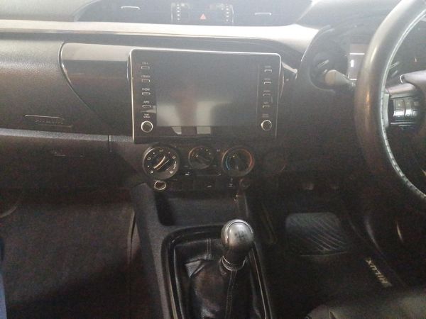 2022-Toyota-Hilux-28-GD-6-Raised-Body-Legend-Extended-Cab image:19