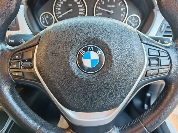 2015-BMW-3-Series-318i-Auto image:10