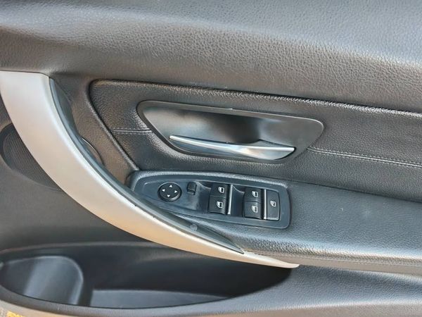 2015-BMW-3-Series-318i-Auto image:12