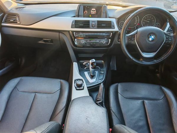 2015-BMW-3-Series-318i-Auto image:3