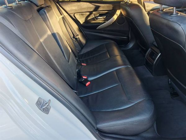 2015-BMW-3-Series-318i-Auto image:4