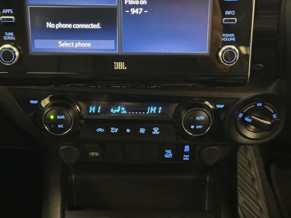 2025-Toyota-Hilux-28-GD-6-RB-Legend-RS-4x4-Double-Cab-Auto-mhev image:13